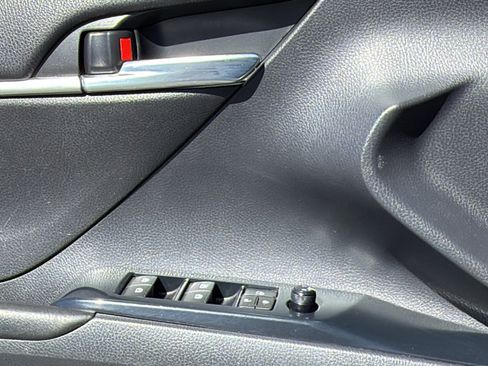 Used 2018 Toyota Camry FWD image 22
