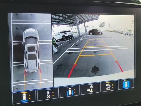 Certified 2023 Chevrolet Traverse High Country FWD image 14