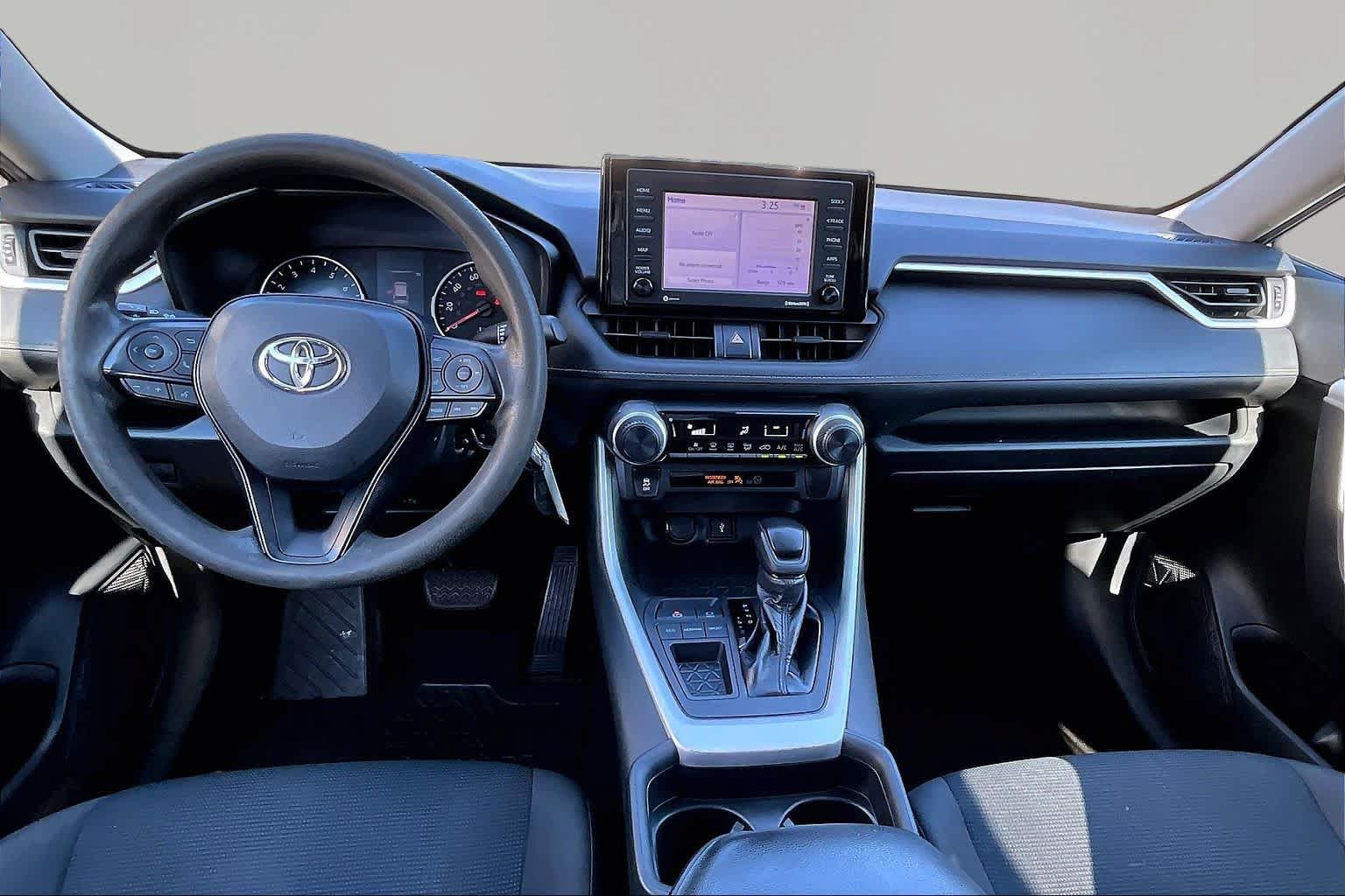 Used 2020 Toyota RAV4 LE FWD image 16