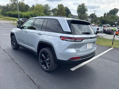 New 2025 Jeep Grand Cherokee Limited w/ Black Appearance Package AWD/4WD image 5
