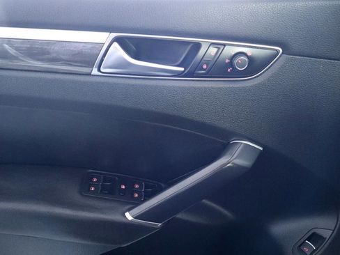 Used 2017 Volkswagen Passat 1.8T SE image 23