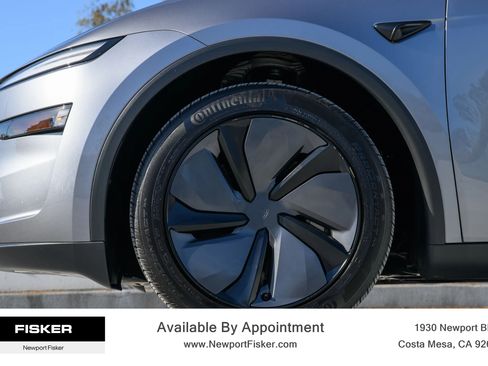Used 2026 Tesla Model Y AWD image 5