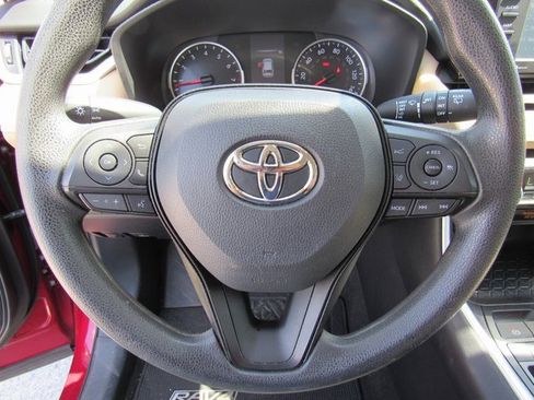 Used 2022 Toyota RAV4 XLE image 25