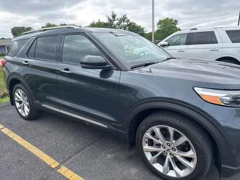 Used 2023 Ford Explorer Platinum w/ Technology Package AWD/4WD image 4