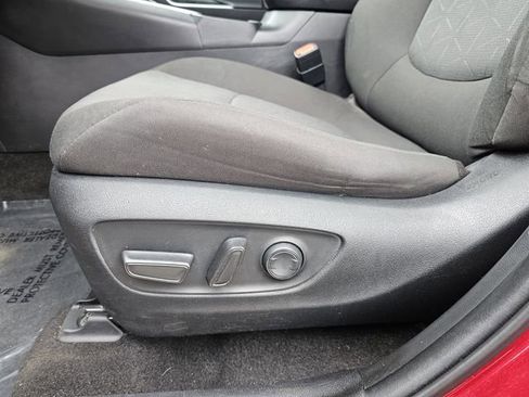 Used 2021 Toyota RAV4 XLE image 14