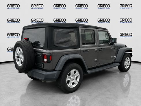 Used 2018 Jeep Wrangler Unlimited Sport S AWD/4WD image 2