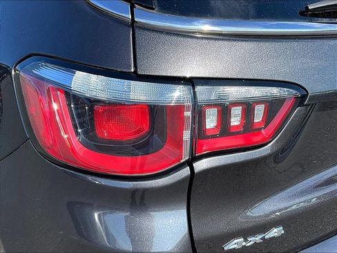 Used 2019 Jeep Compass Latitude w/ Cold Weather Group AWD/4WD image 25