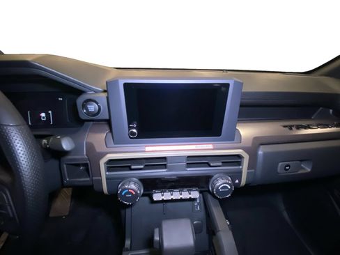 Used 2025 Toyota Tacoma SR5 AWD/4WD image 10