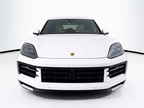 Certified 2025 Porsche Cayenne image 6