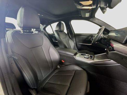 Used 2025 BMW 330i Sedan w/ M Sport Package image 29