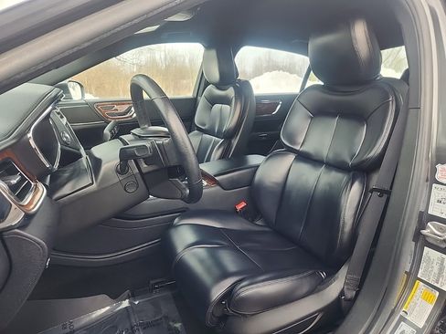 Used 2019 Lincoln Continental Premiere image 24