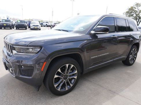 Used 2023 Jeep Grand Cherokee Overland w/ Luxury Tech Group IV image 3
