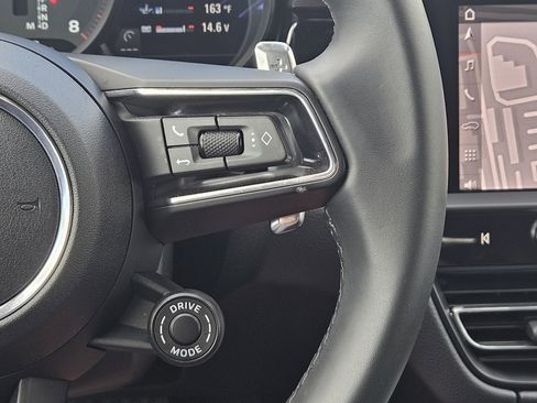 Certified 2025 Porsche Macan image 27