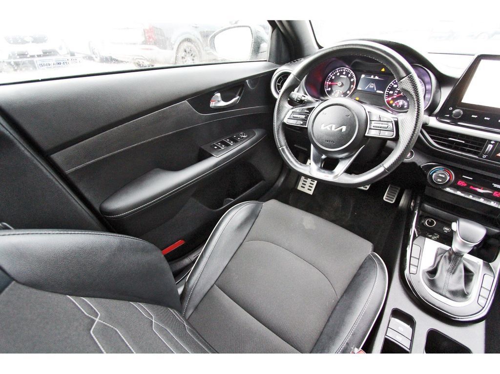 Used 2023 Kia Forte GT-Line w/ GT-Line Technology Package FWD image 9