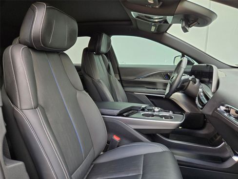 Used 2024 Cadillac Lyriq Luxury RWD image 29