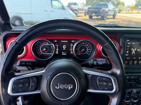 Used 2022 Jeep Wrangler Unlimited Rubicon w/ Cold Weather Group AWD/4WD image 16