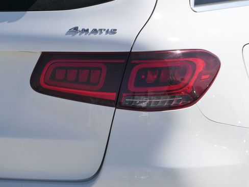 Used 2022 Mercedes-Benz GLC 300 4MATIC w/ Premium Package Lite image 4