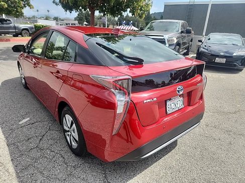 Used 2017 Toyota Prius Three FWD image 3