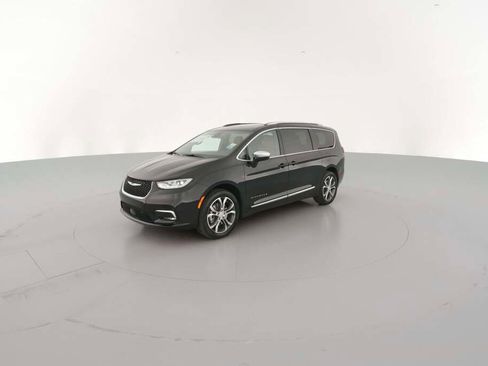 New 2026 Chrysler Pacifica Pinnacle image 4