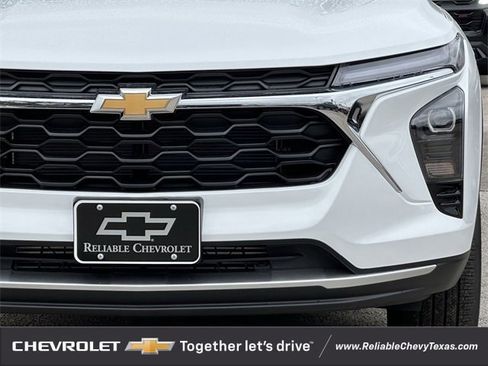 New 2026 Chevrolet Trax LT w/ Driver Confidence Package image 9