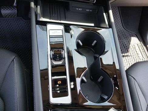 New 2026 Volkswagen Atlas SE FWD image 16