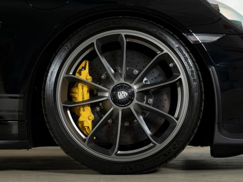 Used 2016 Porsche 911 R image 40