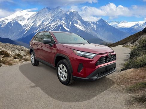 Used 2025 Toyota RAV4 LE image 7