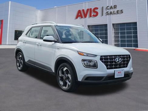 Used 2025 Hyundai Venue SEL FWD image 9