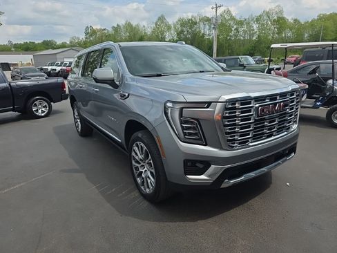 Used 2025 GMC Yukon XL Denali w/ Sun & Power Step Package image 5