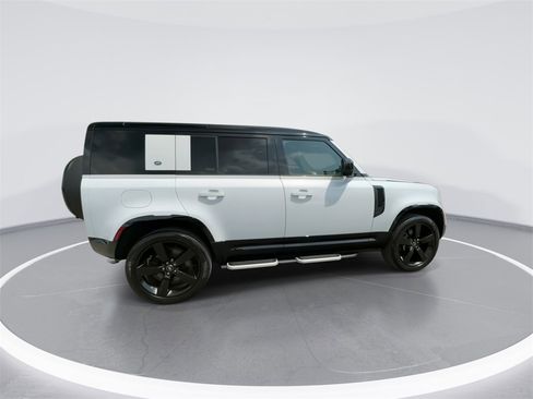 Used 2023 Land Rover Defender 110 V8 image 12