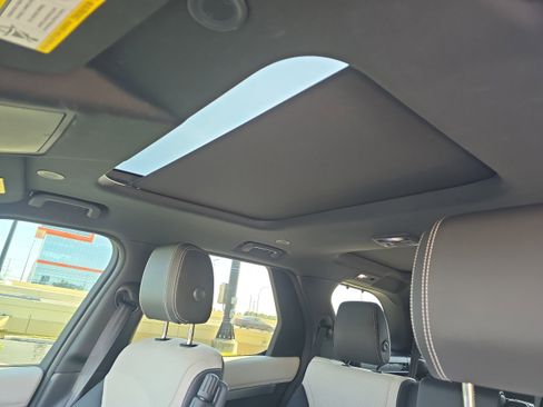 Used 2023 Land Rover Discovery S R-Dynamic image 28