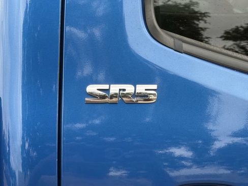 Used 2018 Toyota Tacoma SR5 RWD image 9