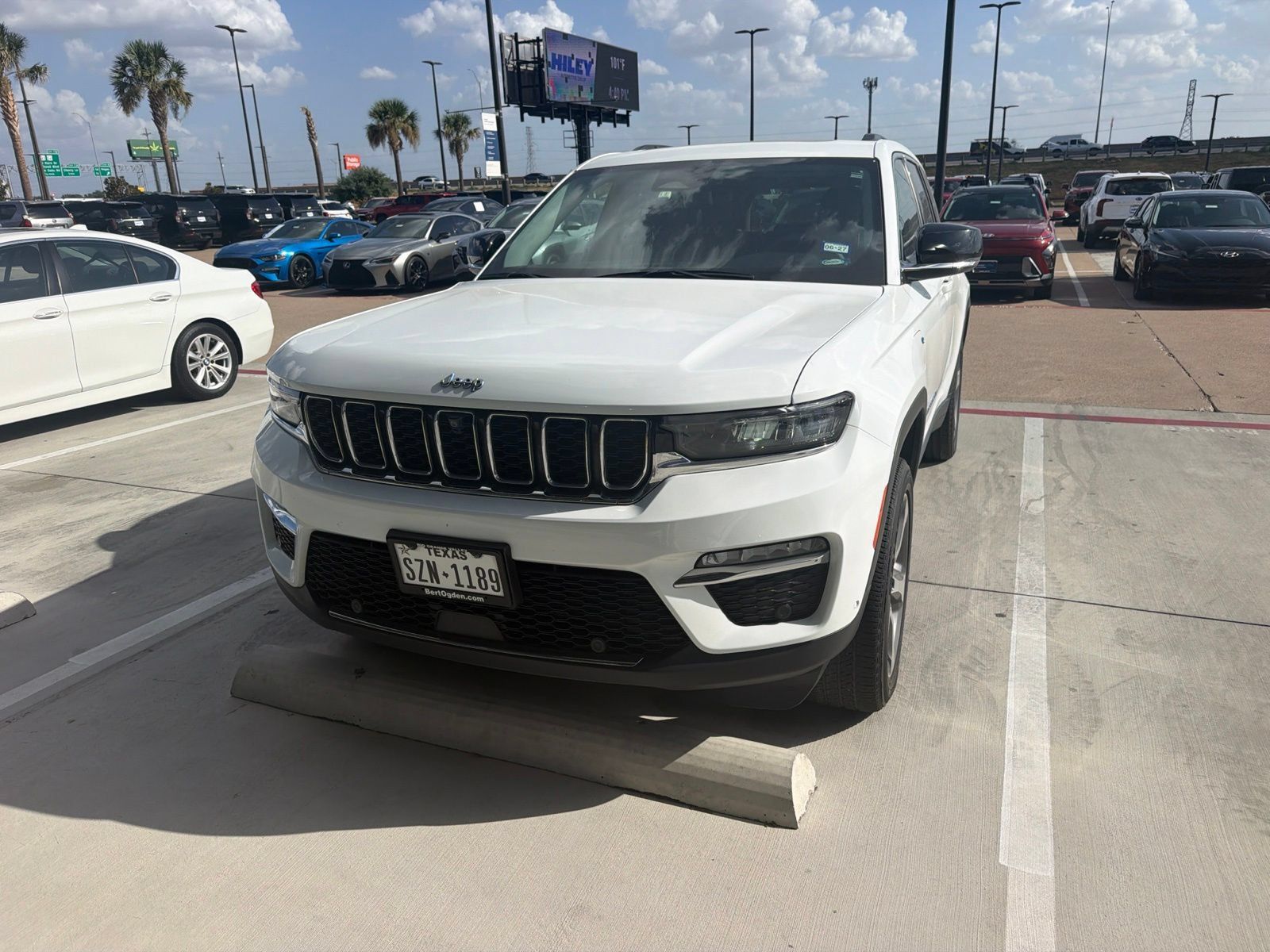 Used 2023 Jeep Grand Cherokee 4WD 4xe w/ Luxury Tech Group II image 2