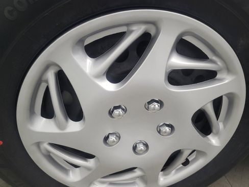 Used 2024 Chevrolet Trax LS image 31