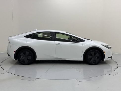 Used 2025 Toyota Prius LE image 7