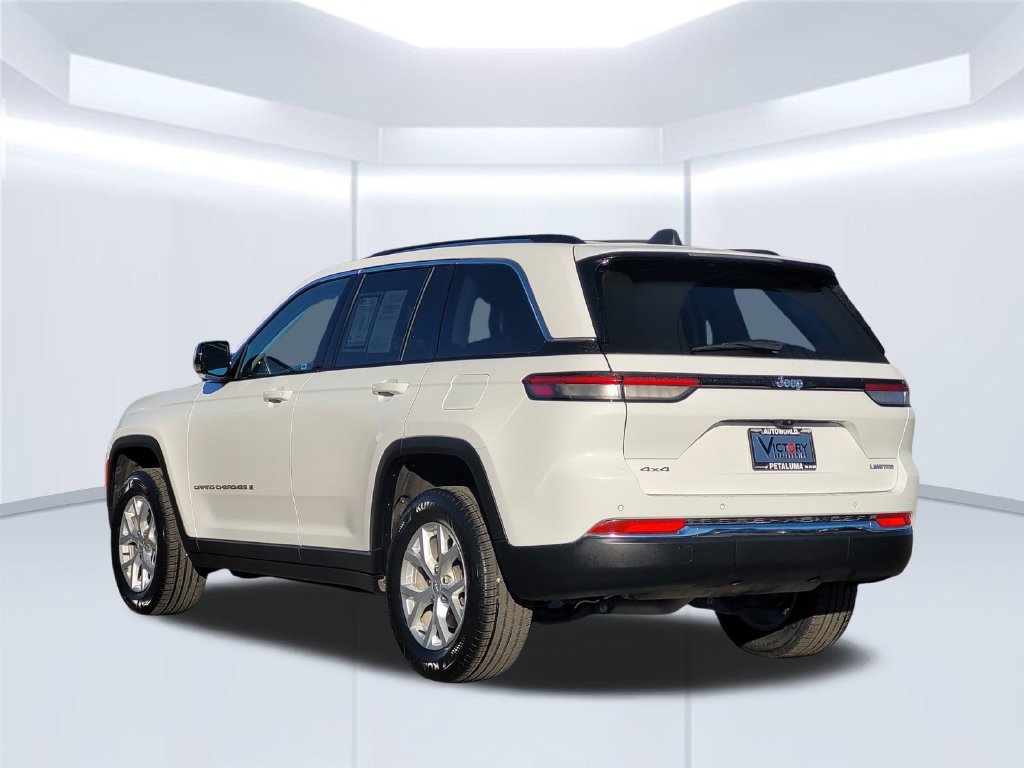 Used 2023 Jeep Grand Cherokee Limited AWD/4WD image 6