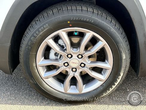 Used 2024 GMC Terrain SLT image 10