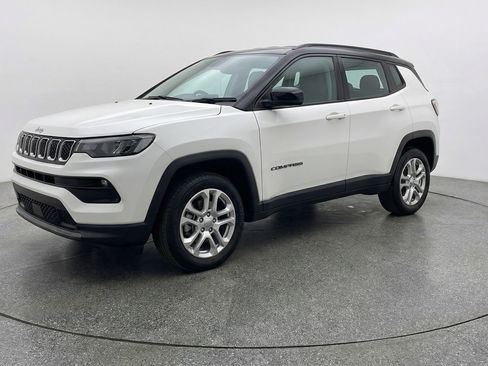 Used 2025 Jeep Compass Limited AWD/4WD image 3