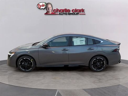 New 2026 Nissan Sentra SR w/ Floor Mat Package image 2