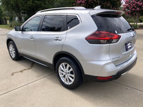 Used 2020 Nissan Rogue SV FWD image 22