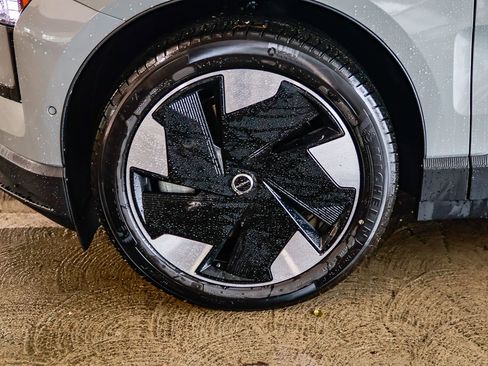 New 2025 Volvo EX30 Ultra w/ Protection Package Premier AWD/4WD image 10