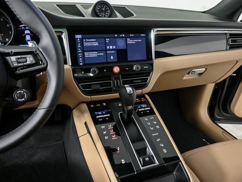 New 2026 Porsche Macan image 13