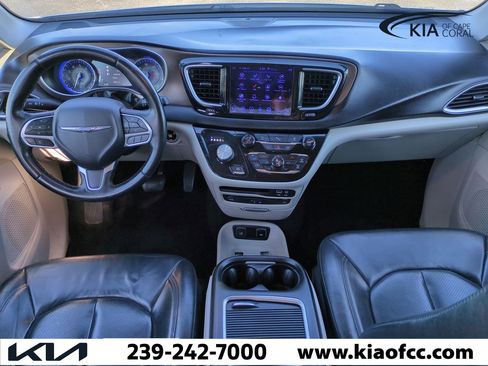 Used 2018 Chrysler Pacifica Touring-L Plus image 13