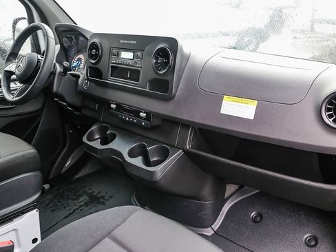 New 2024 Mercedes-Benz eSprinter 170 Cargo image 11