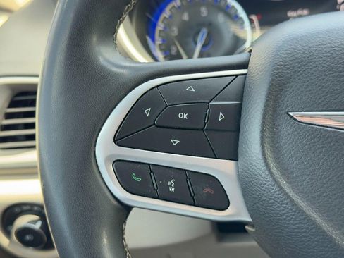 Used 2022 Chrysler Pacifica Touring-L FWD image 20