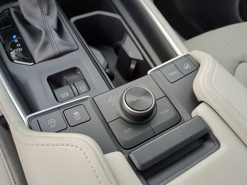 Used 2025 Toyota Grand Highlander AWD image 27