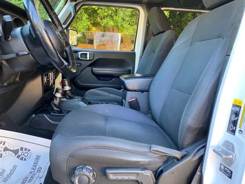 Used 2021 Jeep Gladiator Sport AWD/4WD image 18