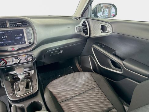 Certified 2025 Kia Soul LX w/ LX Technology Package FWD image 22