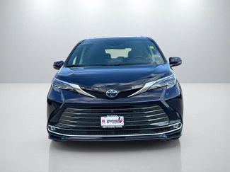Used 2024 Toyota Sienna Platinum video 2