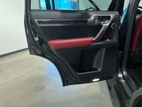 Used 2023 Lexus GX 460 Luxury w/ Sport Design Package image 33